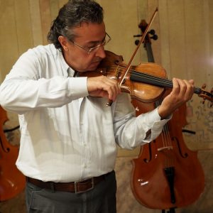Francesco Toto Violin Shop: Luca Fanfoni plays Stradivari Golden Bell 1668 from the Collection of Jost Thone Verlag